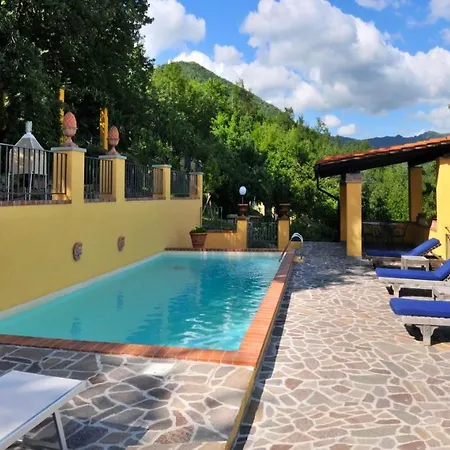 Cozy Retreat With Pool And Stunning Views In