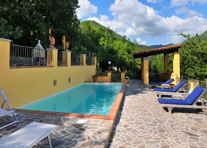 Cozy Retreat With Pool And Stunning Views In